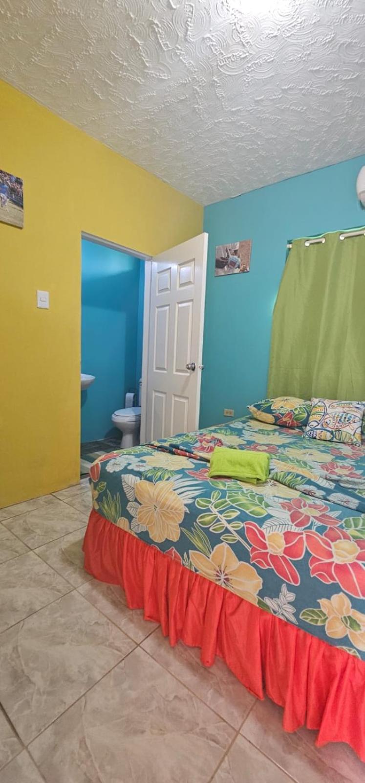 Fish Tobago Guesthouse Or Joy And Brandon Guesthouse Buccoo Habitación foto