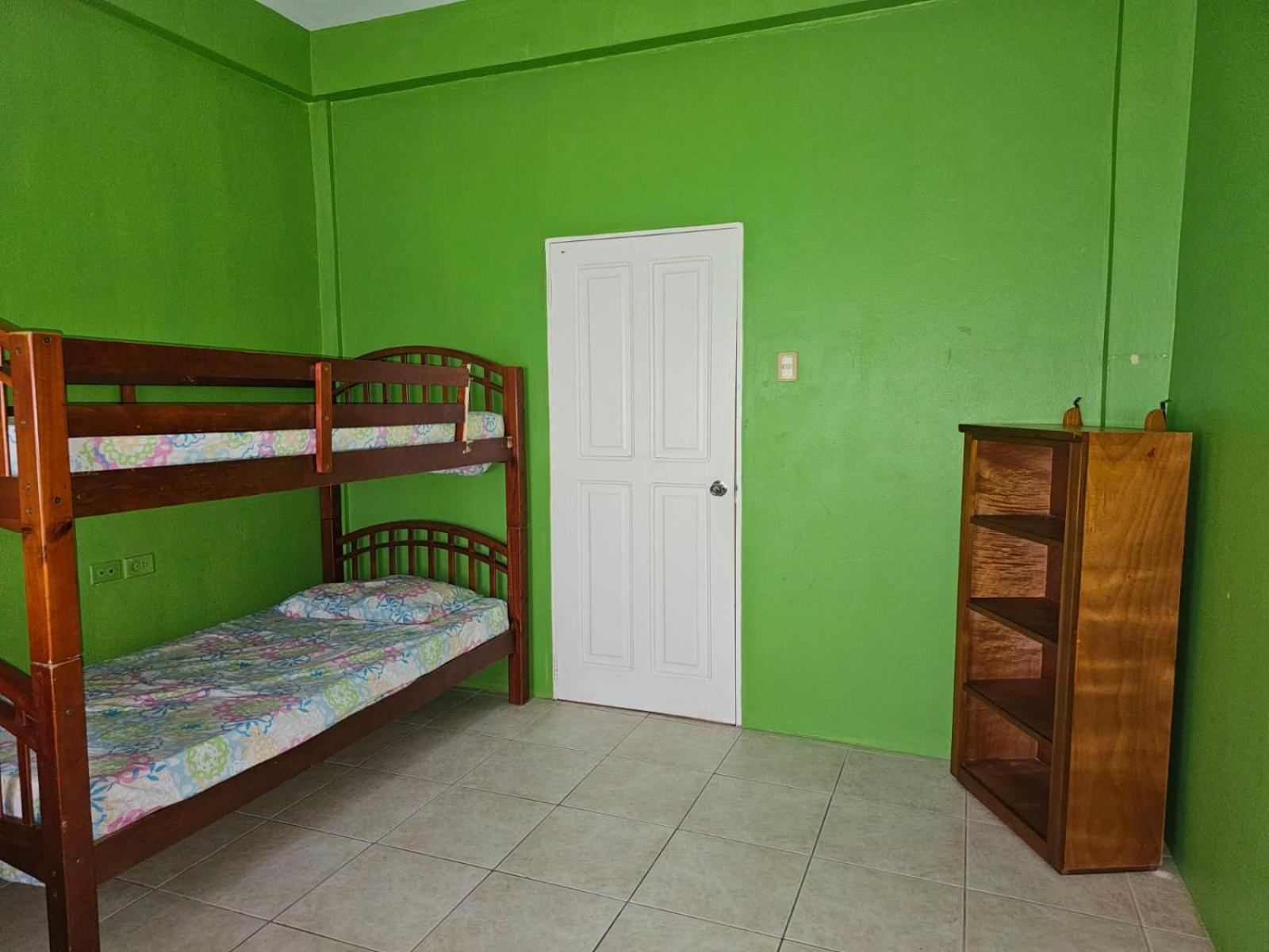 Fish Tobago Guesthouse Or Joy And Brandon Guesthouse Buccoo Habitación foto
