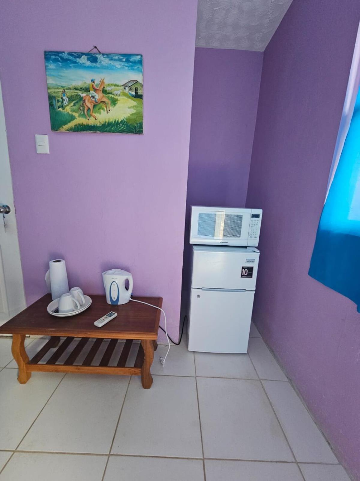 Fish Tobago Guesthouse Or Joy And Brandon Guesthouse Buccoo Habitación foto