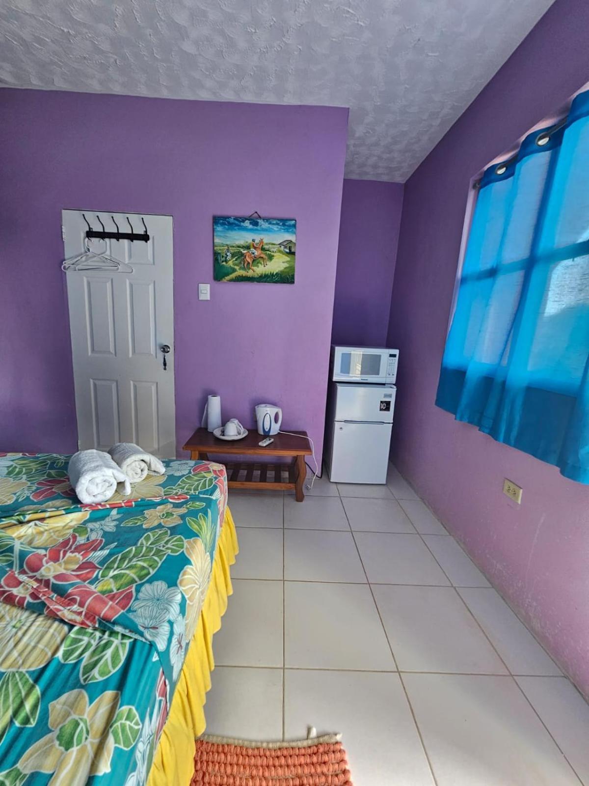 Fish Tobago Guesthouse Or Joy And Brandon Guesthouse Buccoo Habitación foto