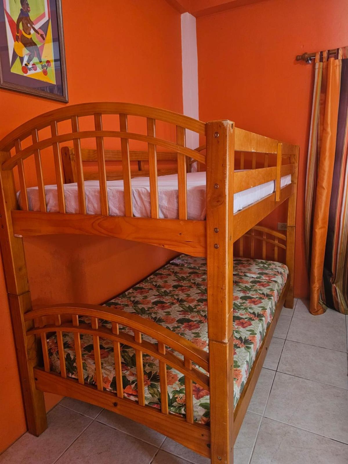 Fish Tobago Guesthouse Or Joy And Brandon Guesthouse Buccoo Habitación foto